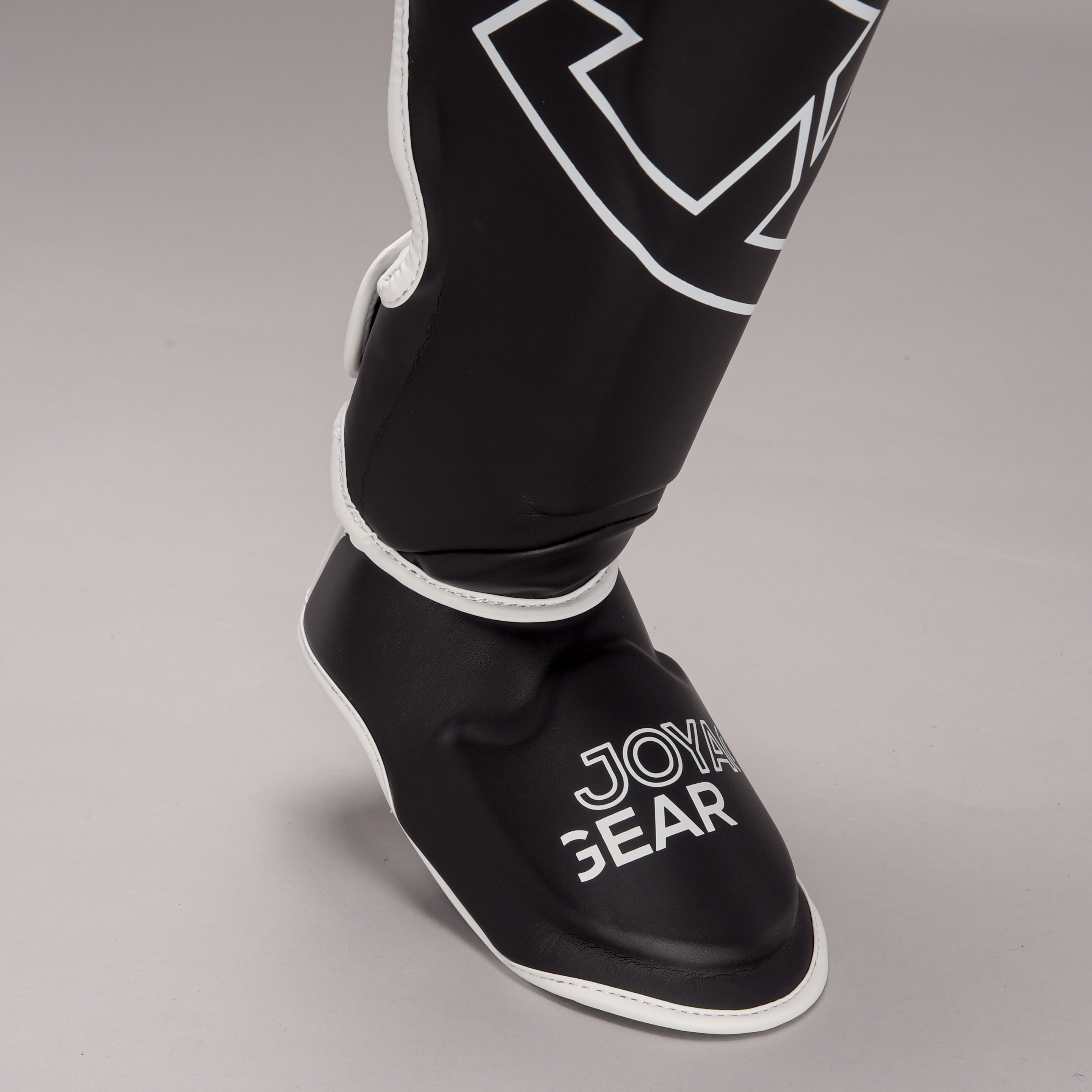 Joya Strike Schienbeinschoner - Schwarz/Weiß