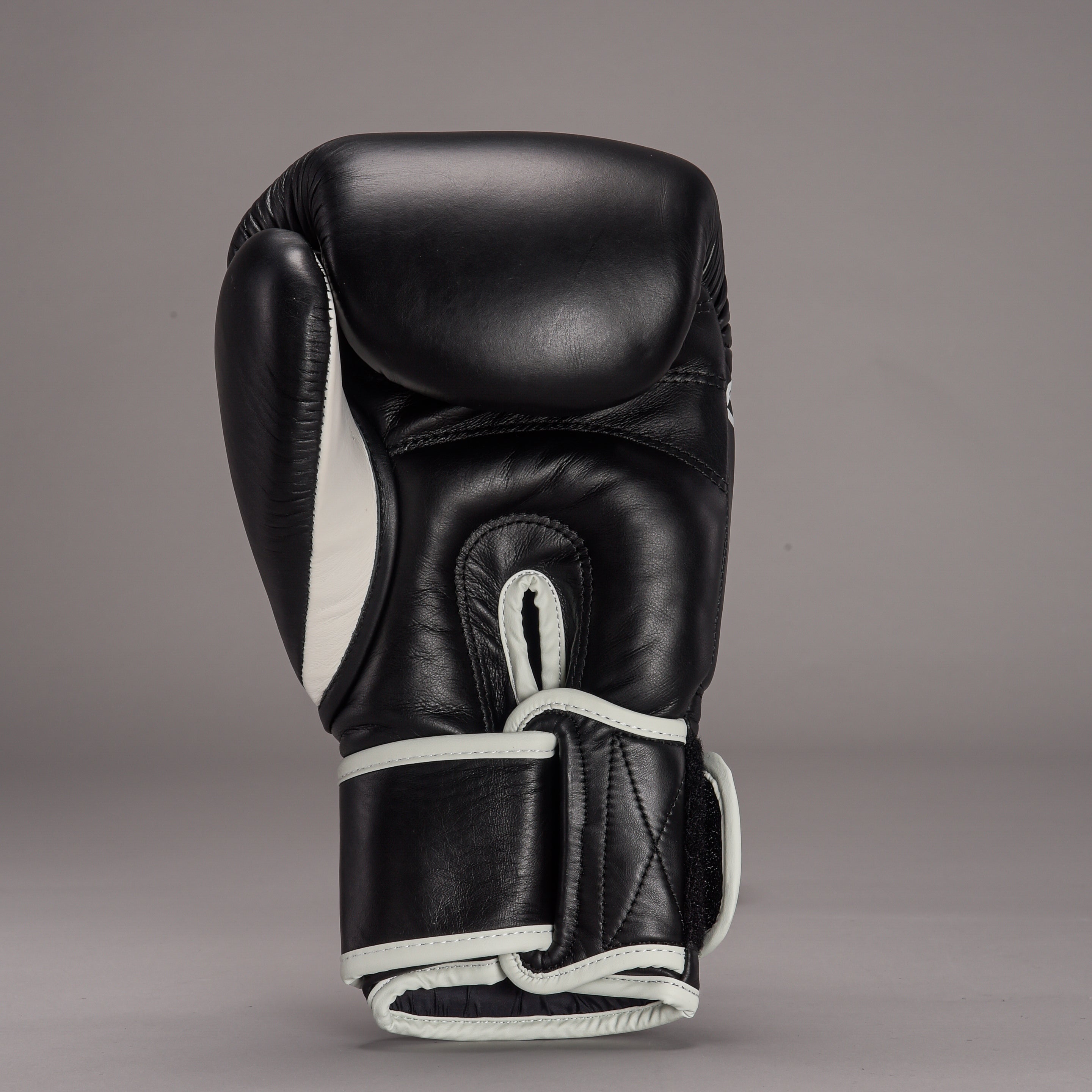 Joya Strike (Kick-)Boxhandschuhe - Schwarz/Weiß