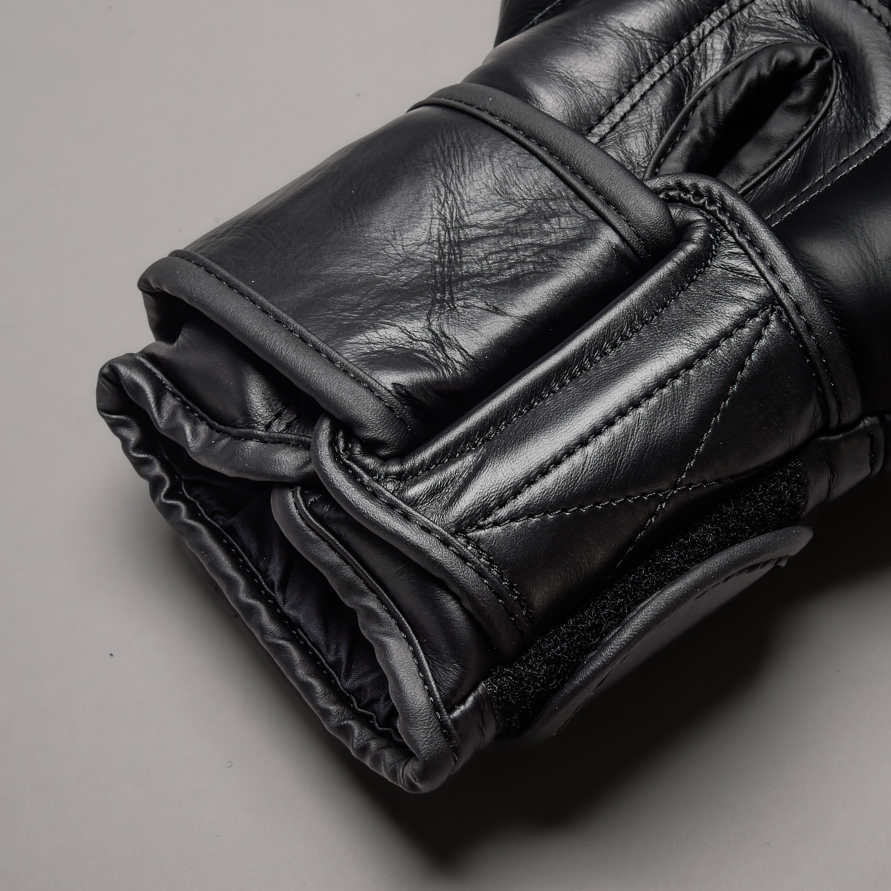 Joya Strike (Kick-)Boxhandschuhe - Schwarz/Schwarz