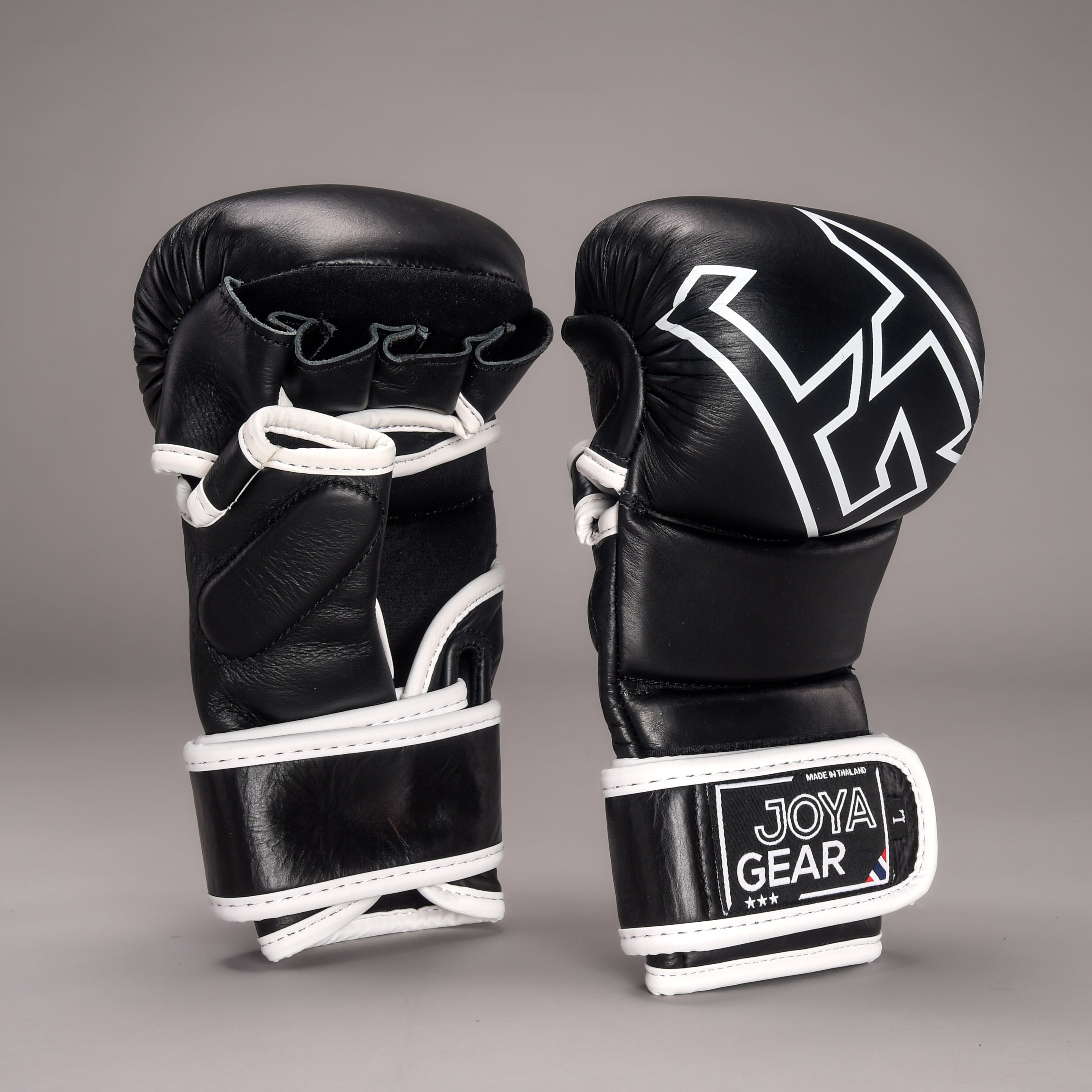 StrikeMMABlackWhite_JOY5623.jpg