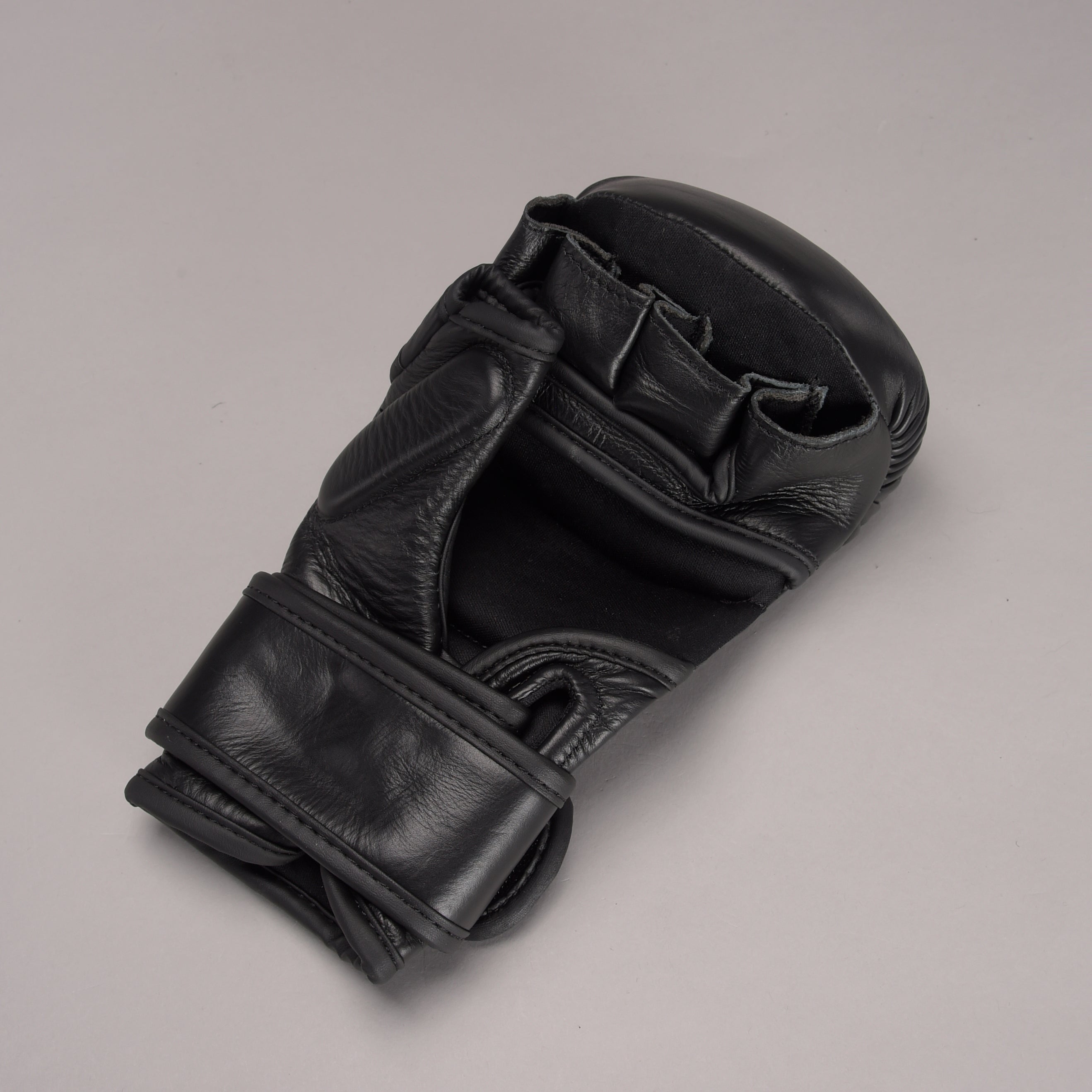 Joyagear Strike Thailand MMA Sparring Handschuhe Schwarz/Schwarz