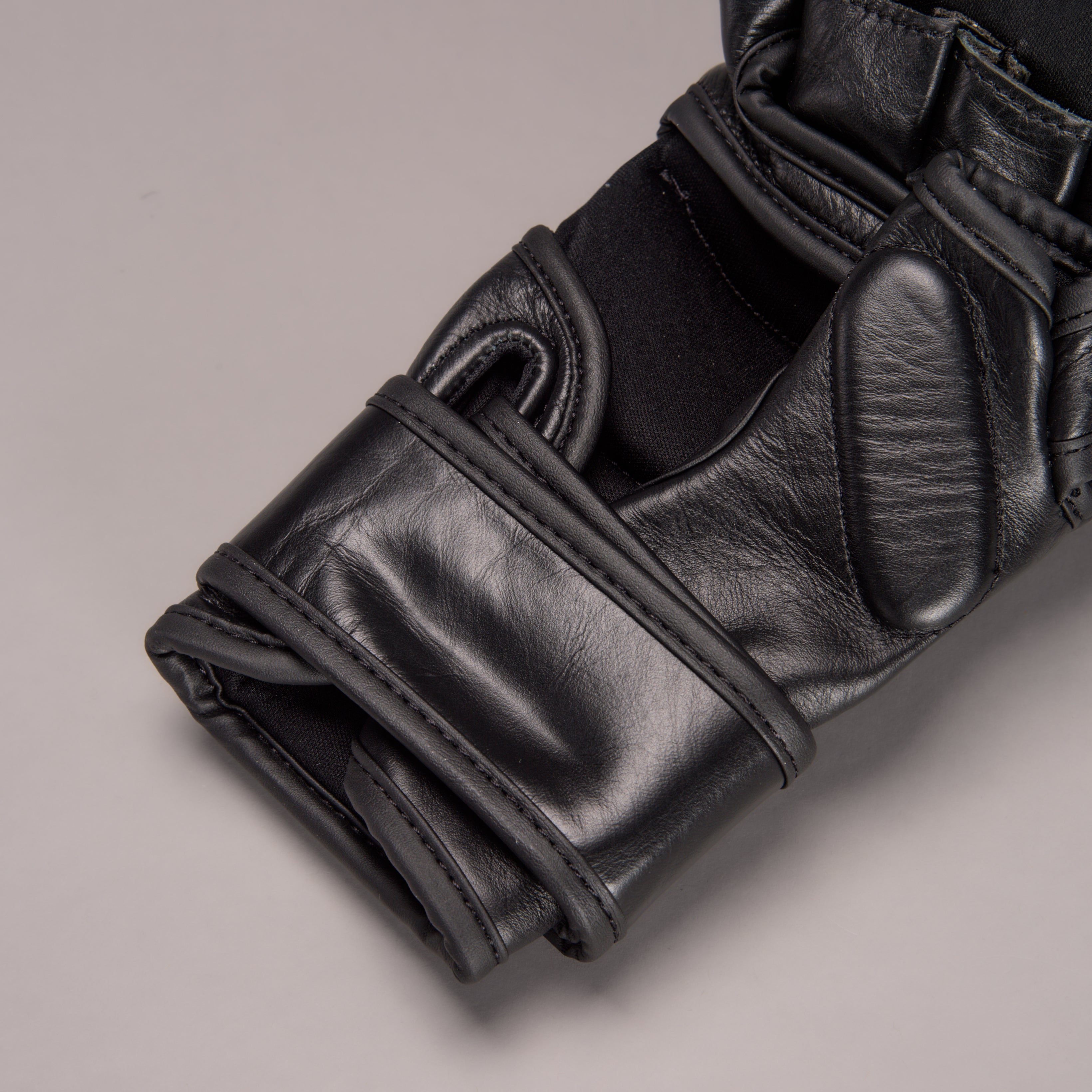 Joyagear Strike Thailand MMA Sparring Handschuhe Schwarz/Schwarz