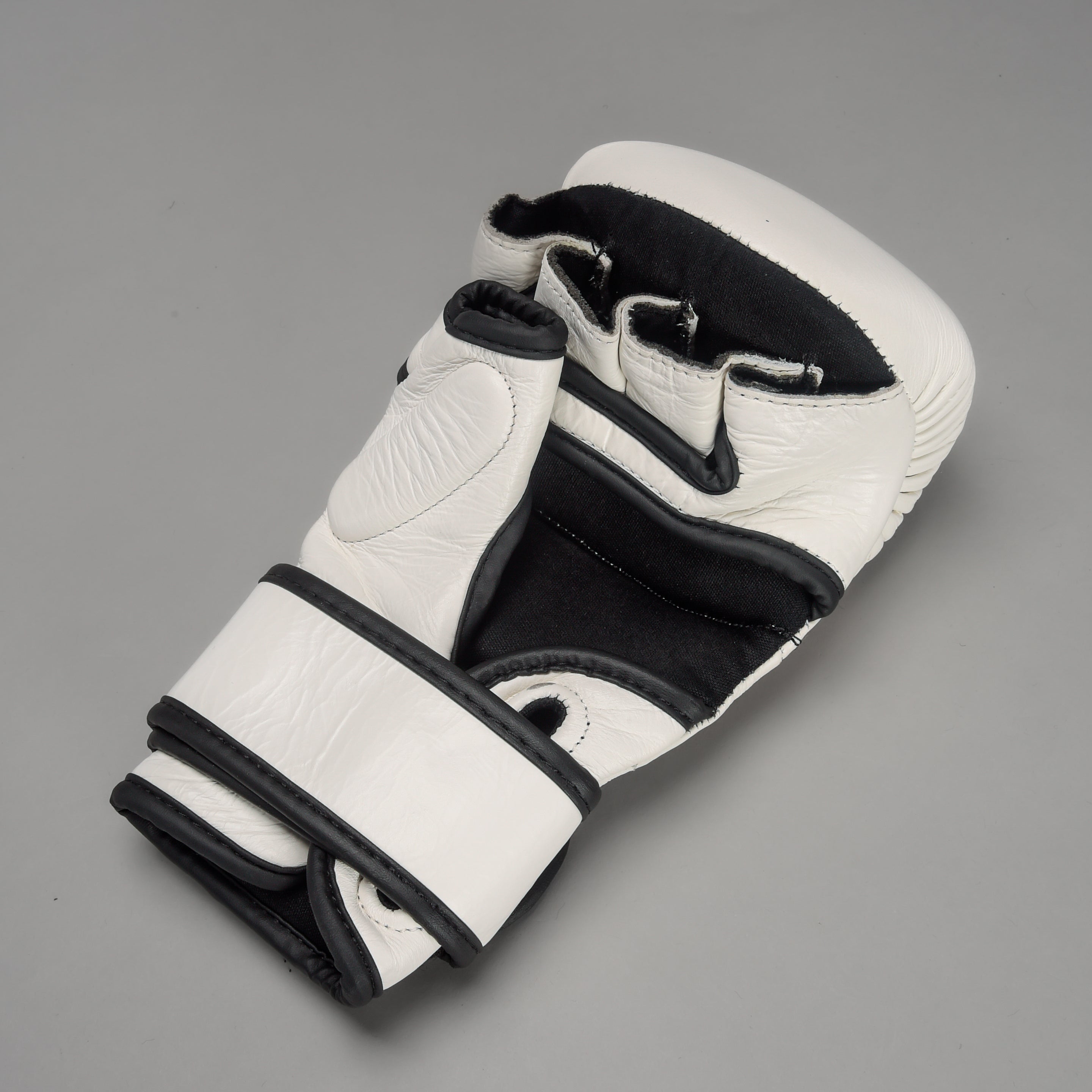 Joyagear Strike Thailand MMA Sparring Handschuhe Weiß